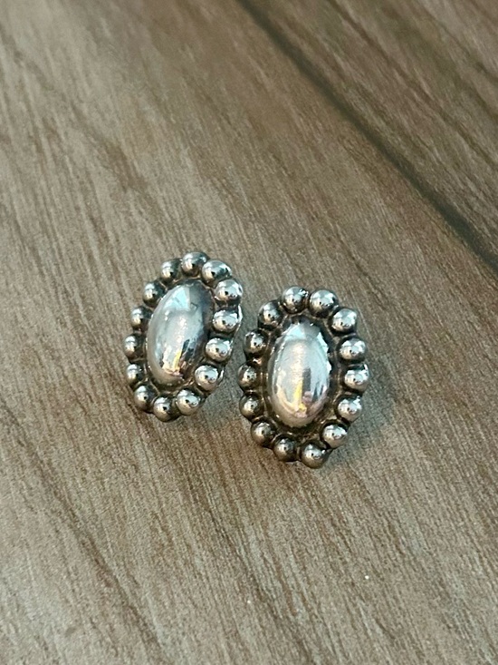 Taxco Jewelry - 1980’s Southwestern Oval Sterling Silver Earrings with 925 Beaded Halo Vintage!